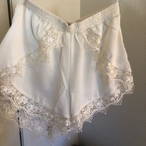 NWOT ✨Tobi white lace shorts
